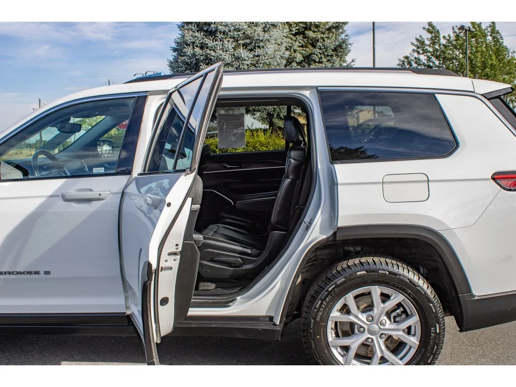 Used 2021 Bright White Clearcoat Jeep Limited image 15
