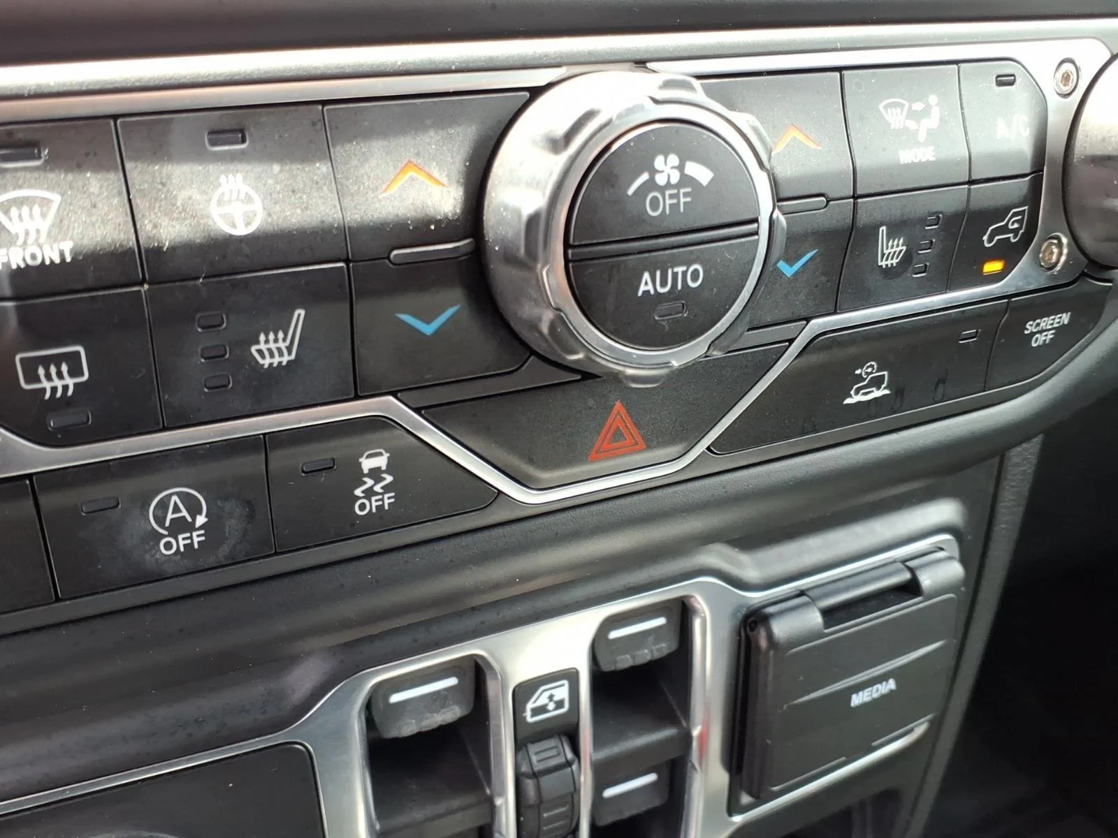 Used 2023 Black Clearcoat Jeep Sport S image 10
