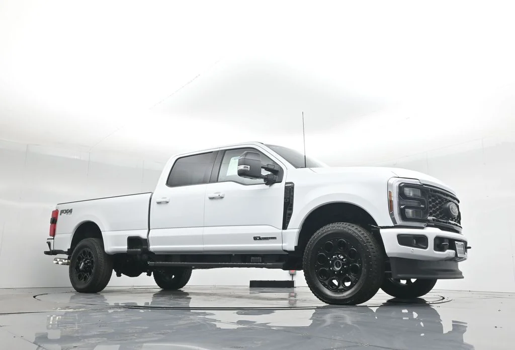 New 2026 Oxford White Ford Lariat image 34