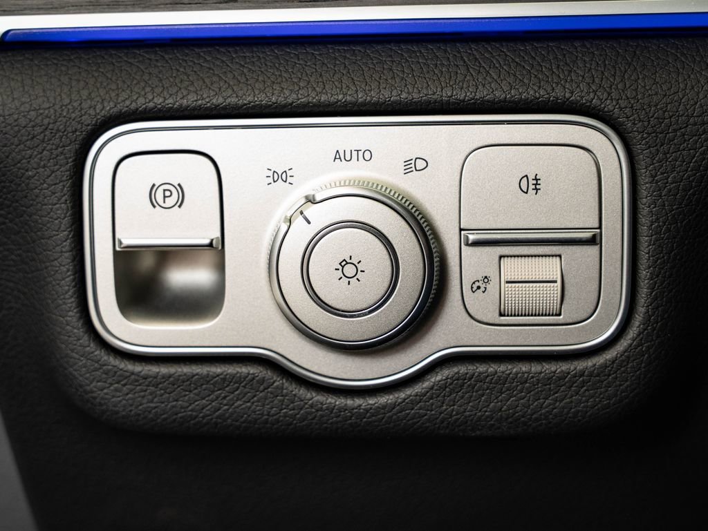 Used 2024 Black Mercedes-Benz GLE 350 image 28