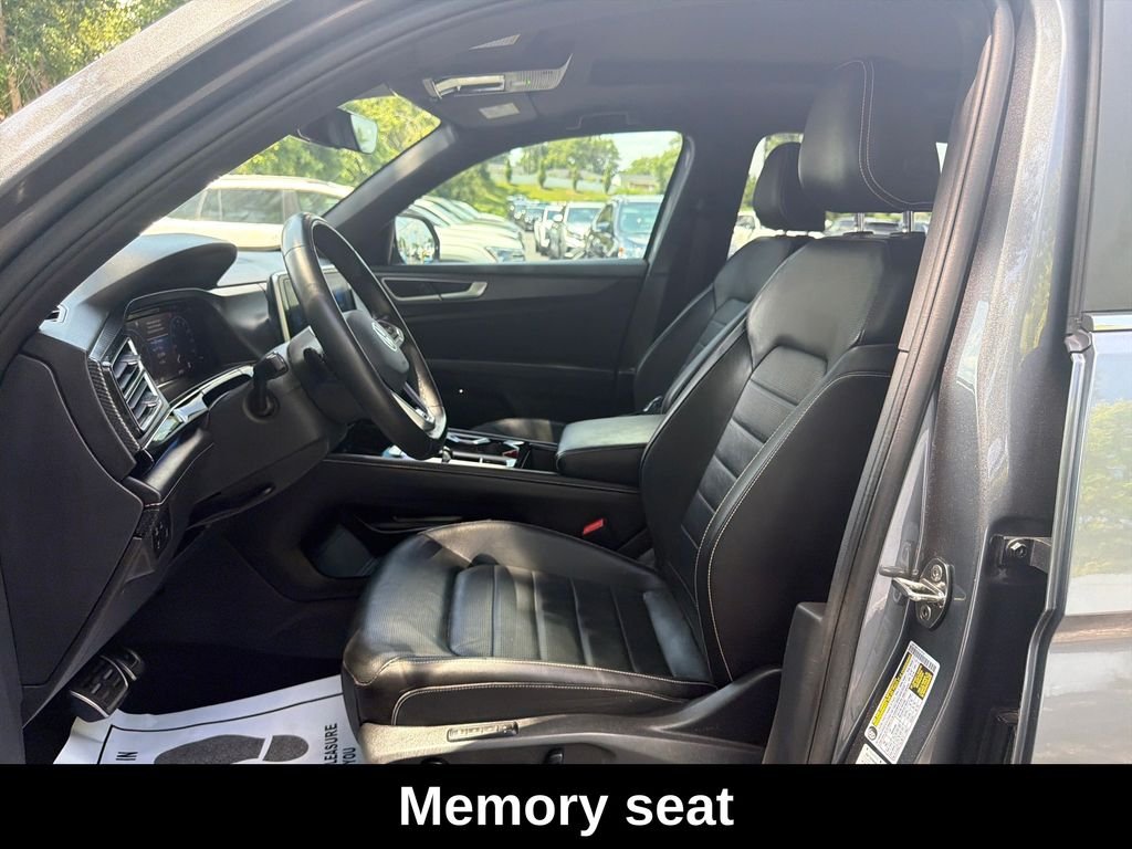 Used 2024 Gray Volkswagen 2.0T SEL R-Line image 11