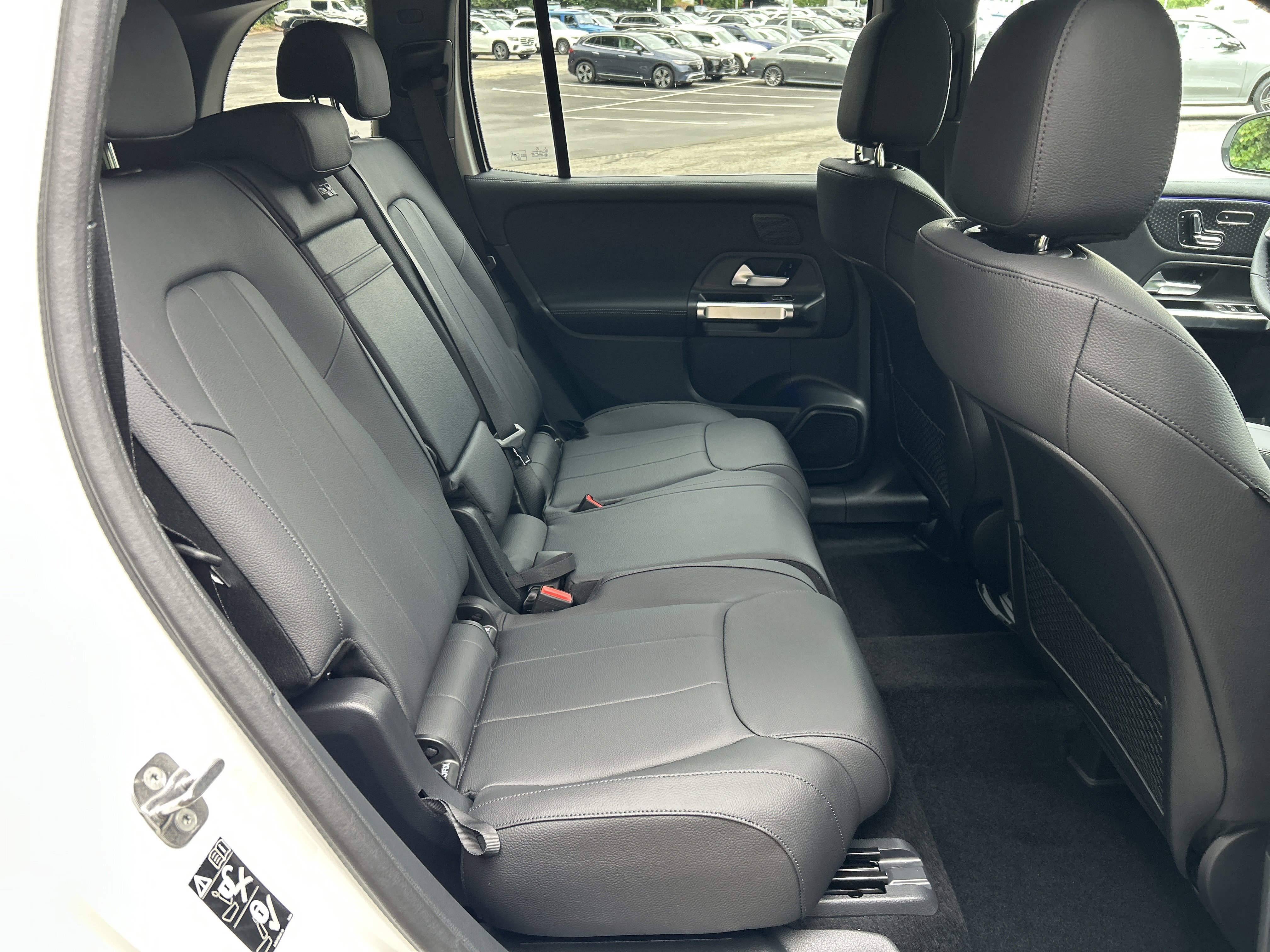 New 2026 Polar White Mercedes-Benz GLB 250 4MATIC® SUV image 43