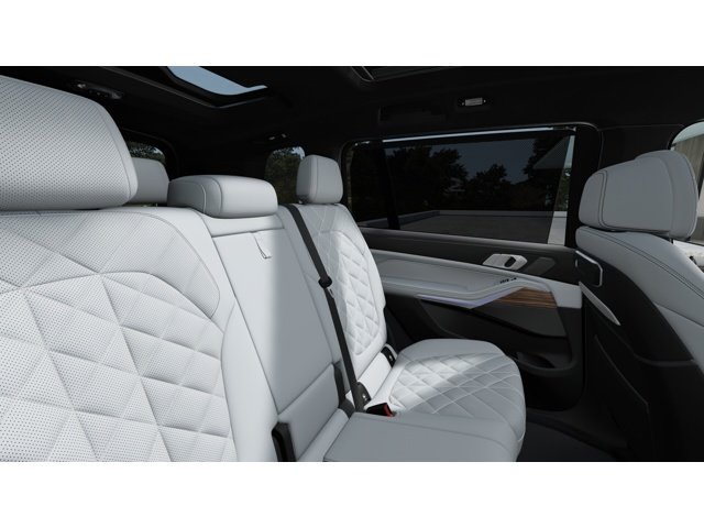 New 2027 Mineral White Metallic BMW X7 40i image 12