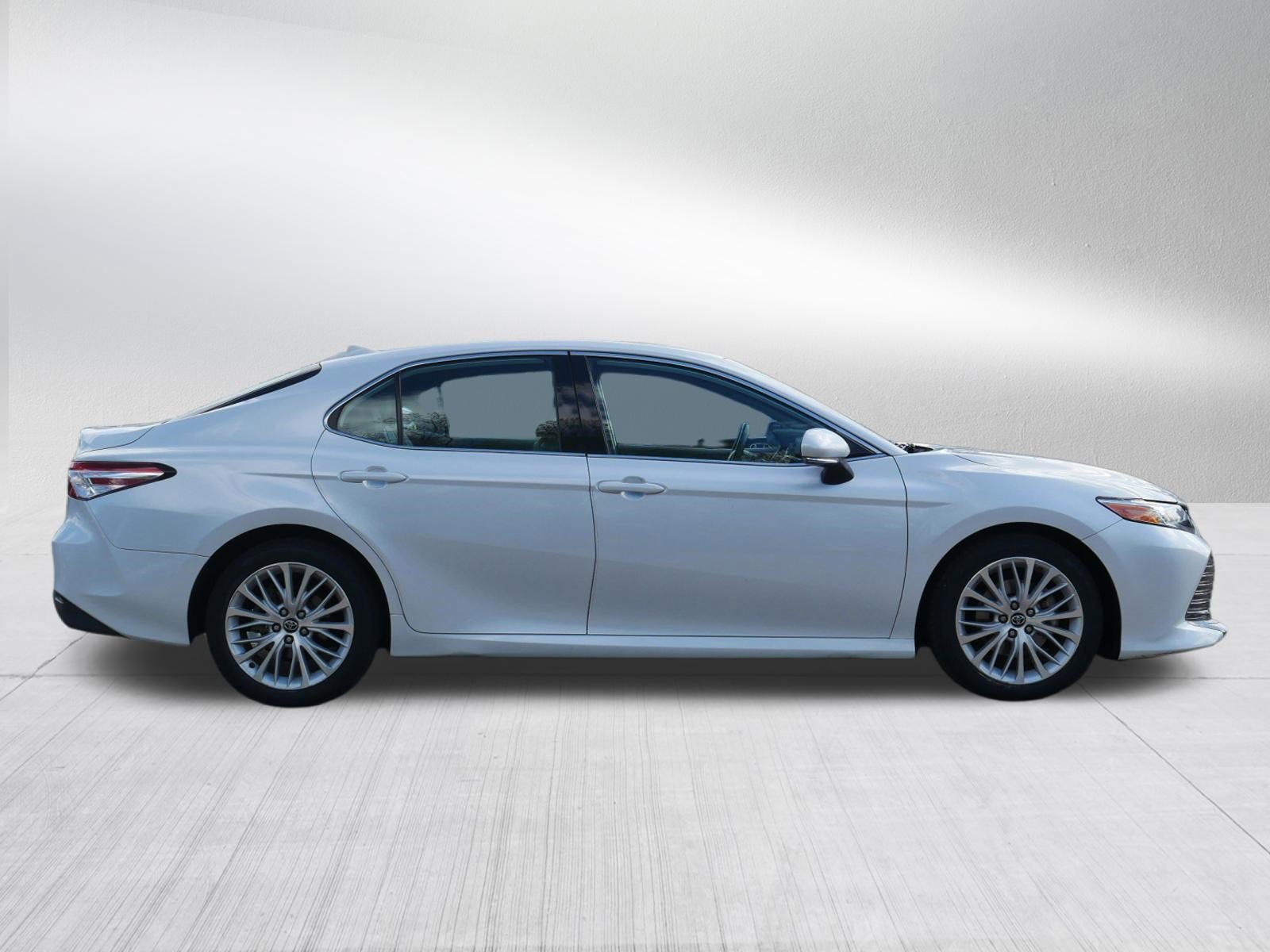 Used 2019 Wind Chill Pearl Toyota XLE image 8