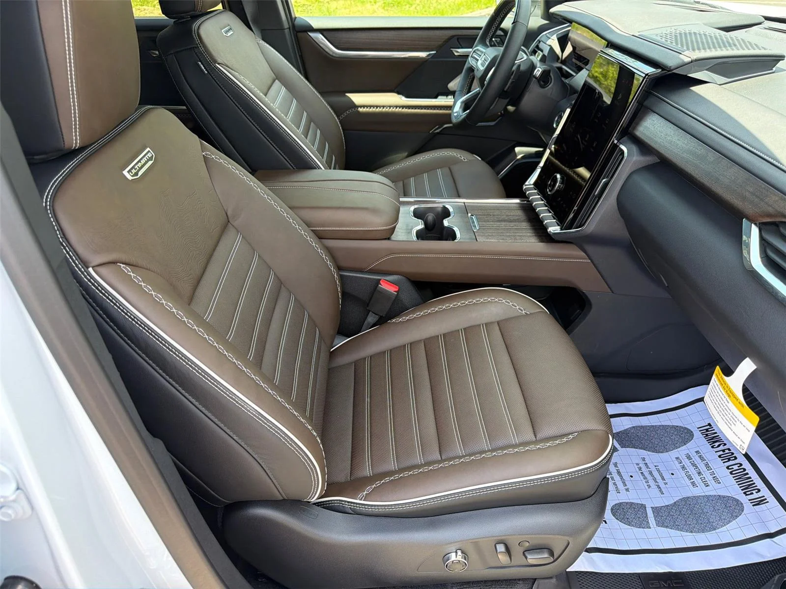 2026 GMC Acadia Denali Ultimate - Photo 9