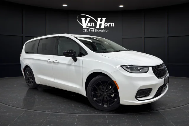 Used 2025 Bright White Clearcoat Chrysler Limited image 1