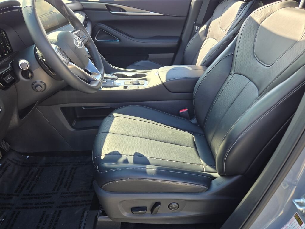Used 2025 Gray INFINITI LUXE image 20