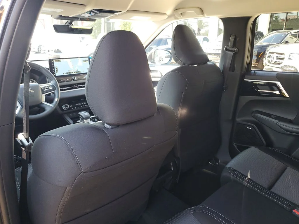 2026 Mitsubishi Outlander ES - Photo 13