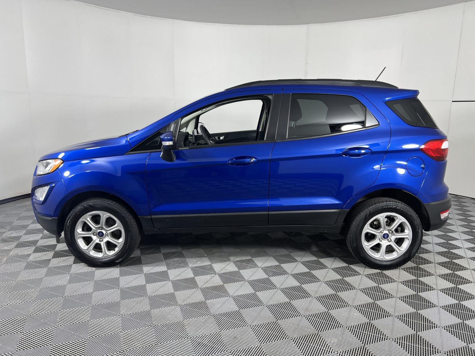 Used 2022 Lightning Blue Ford SE image 8