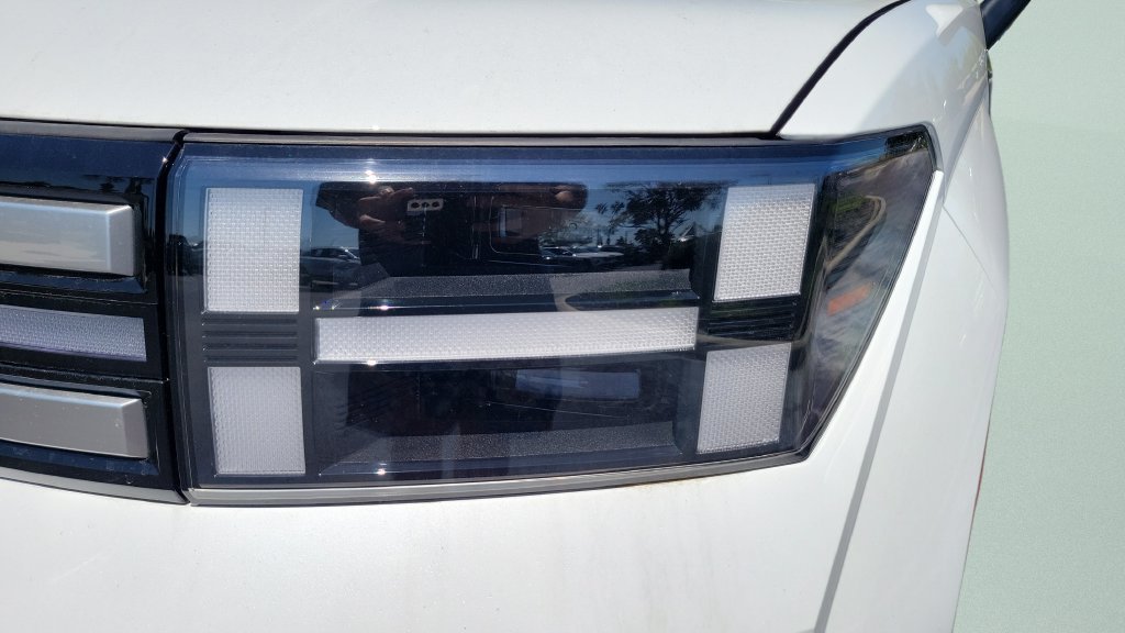 New 2026 White Hyundai SE image 25