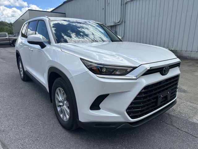Used 2024 Beige Toyota XLE image 11