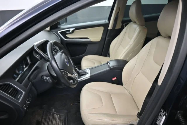 Used 2016 Blue Volvo T6 Drive-E image 22