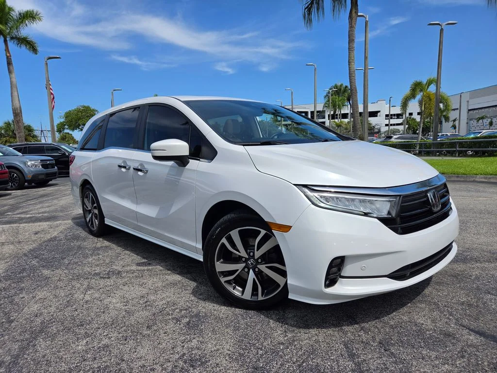 Used 2024 White Honda Touring image 2
