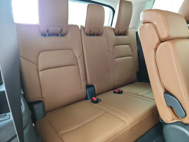 Used 2025 Silver Nissan Platinum image 53