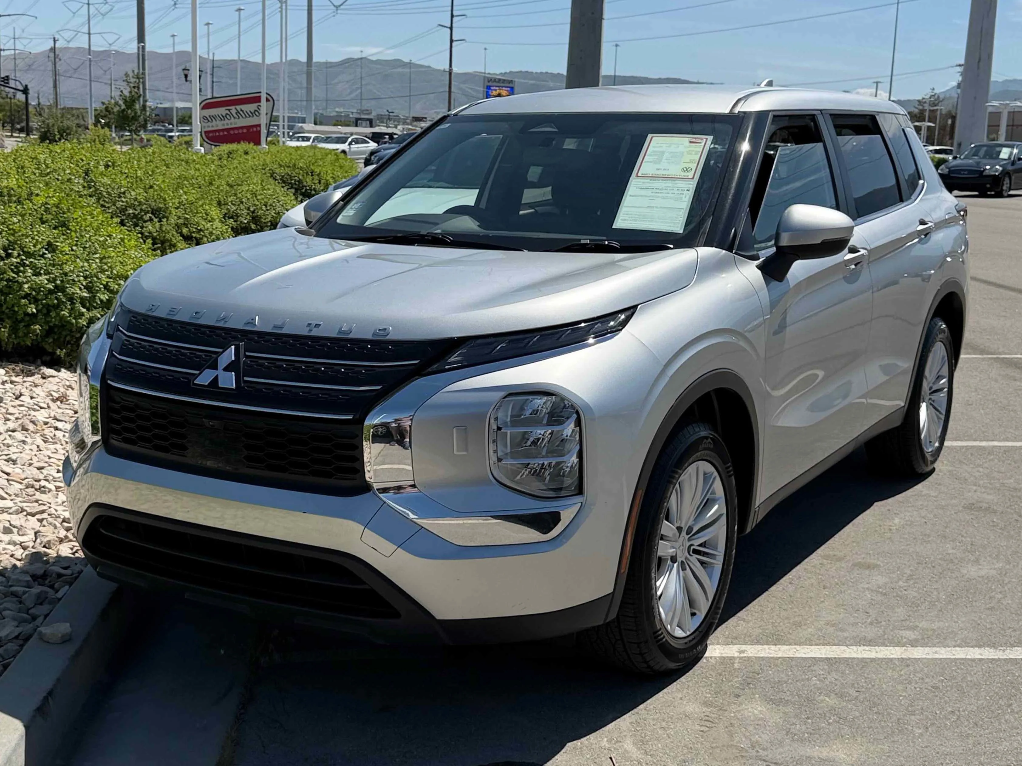 Used 2024  Mitsubishi ES image 1