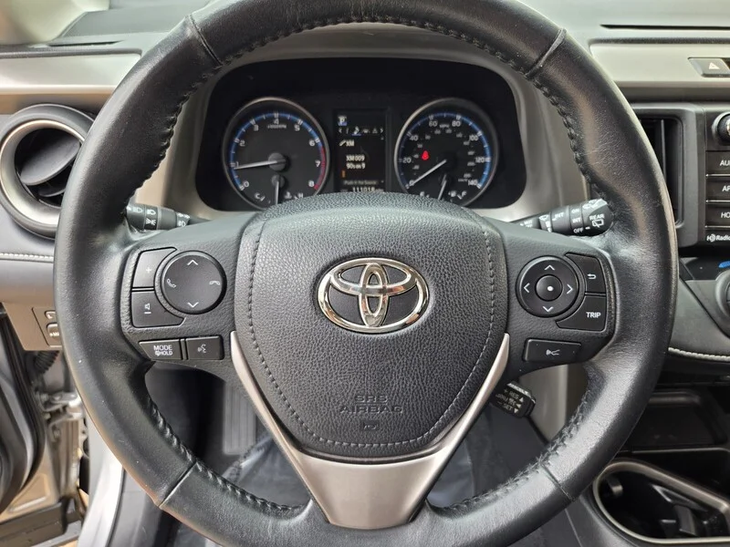 Used 2018 Silver Sky Metallic TOYOTA XLE AWD image 32
