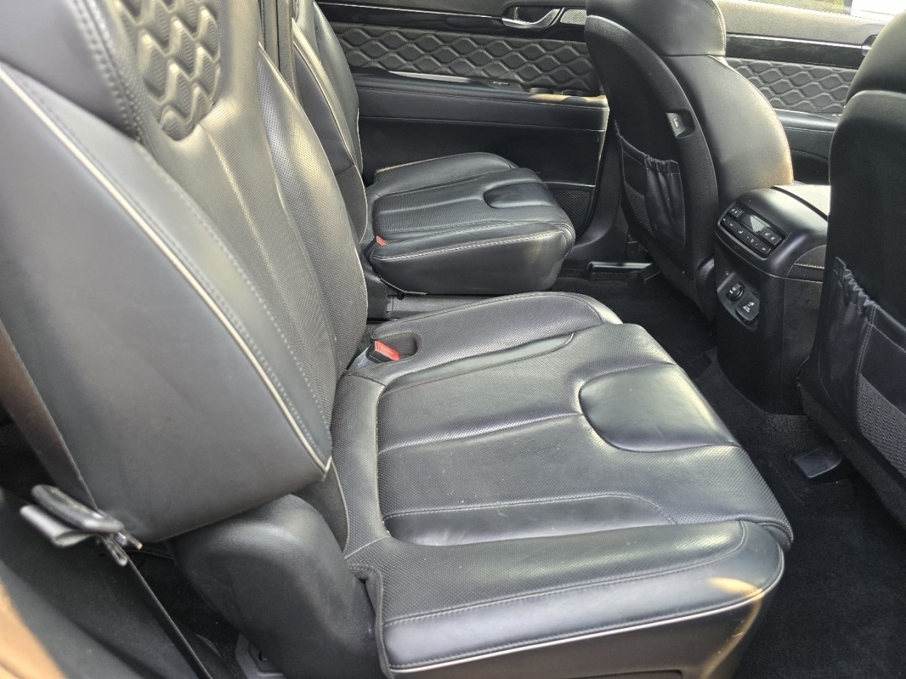 Used 2020 Black Hyundai Limited image 9