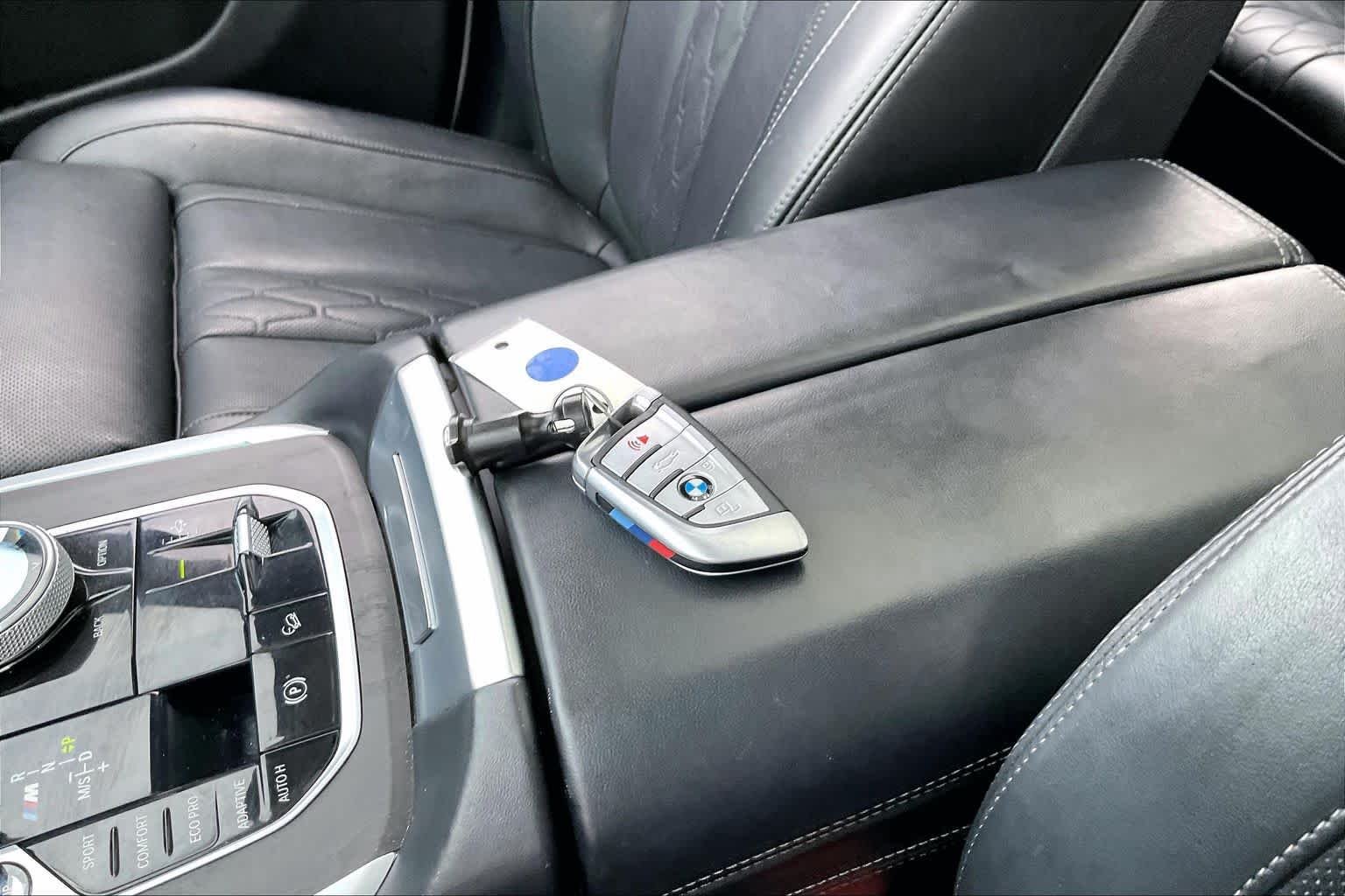 Used 2020 Alpine White BMW M50i image 14