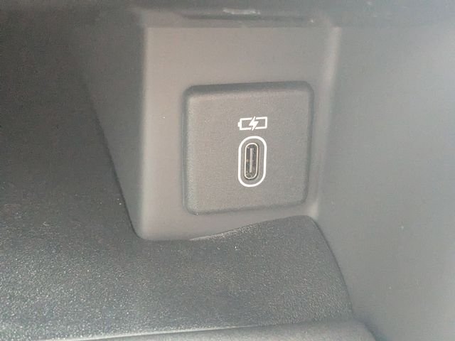 New 2026 Fuji White Land Rover Dynamic SE image 22