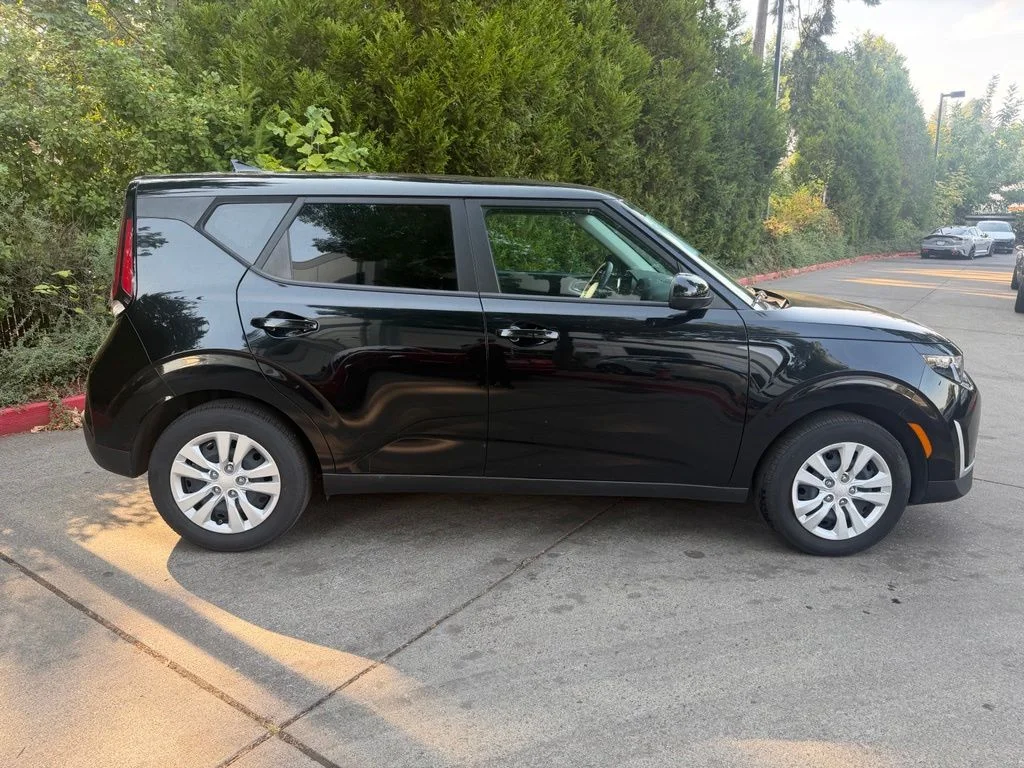 Used 2024 Fusion Black Kia LX image 2