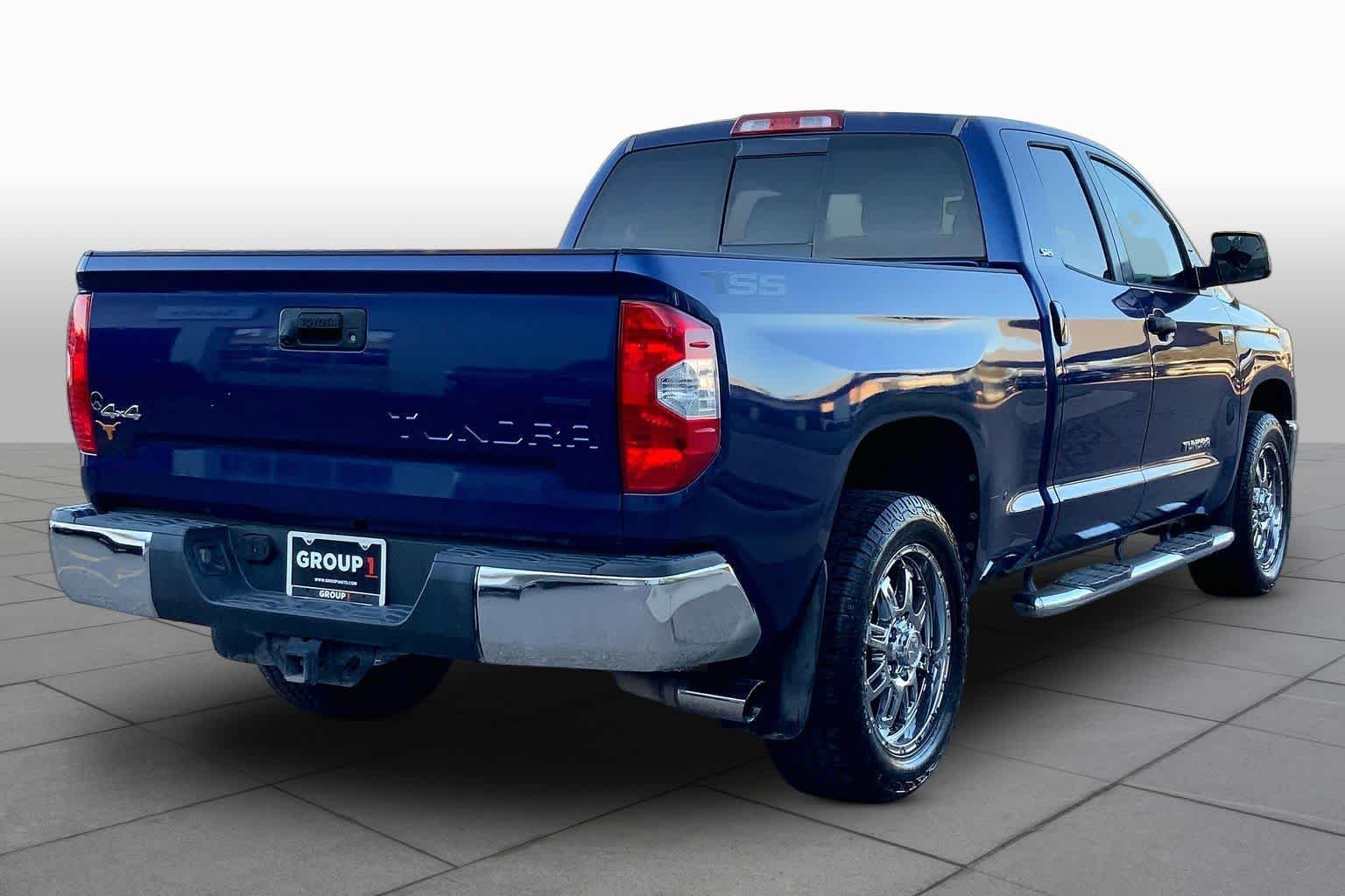 Used 2015 Blue Ribbon Metallic Toyota SR5 image 12