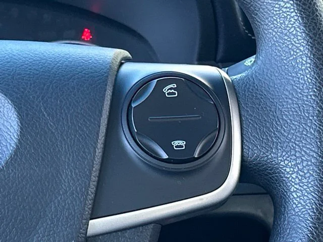 Used 2012 Silver Toyota LE image 38