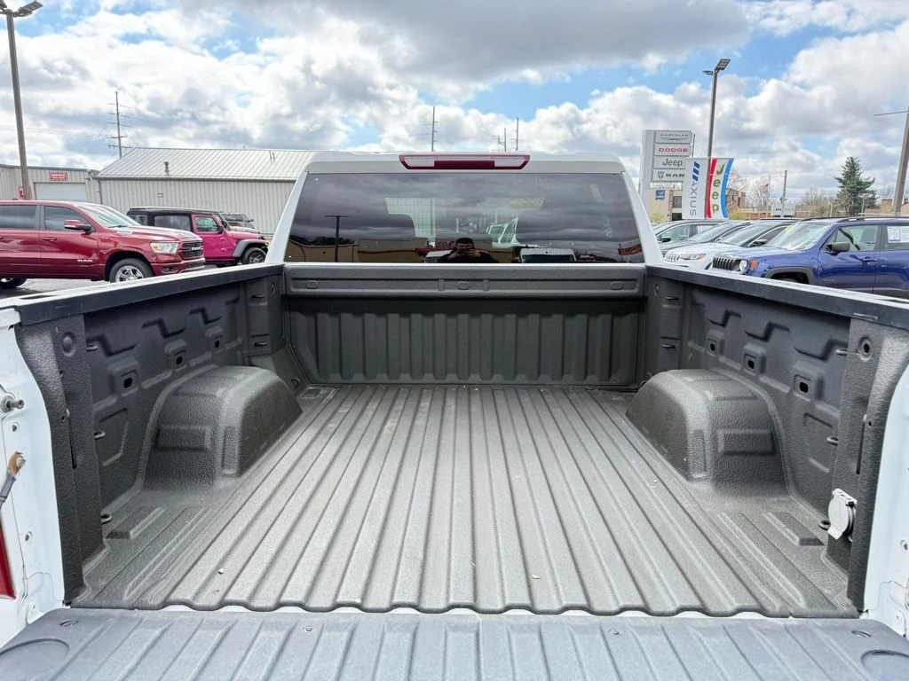 Used 2022  Chevrolet Custom image 13