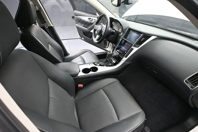 Certified Used 2024 White INFINITI LUXE image 40