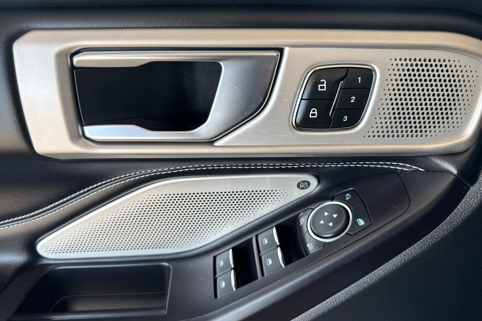 2020 Ford Explorer ST - Photo 8