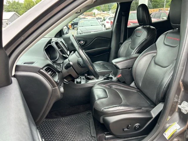 Used 2019 Gray Jeep Trailhawk image 31