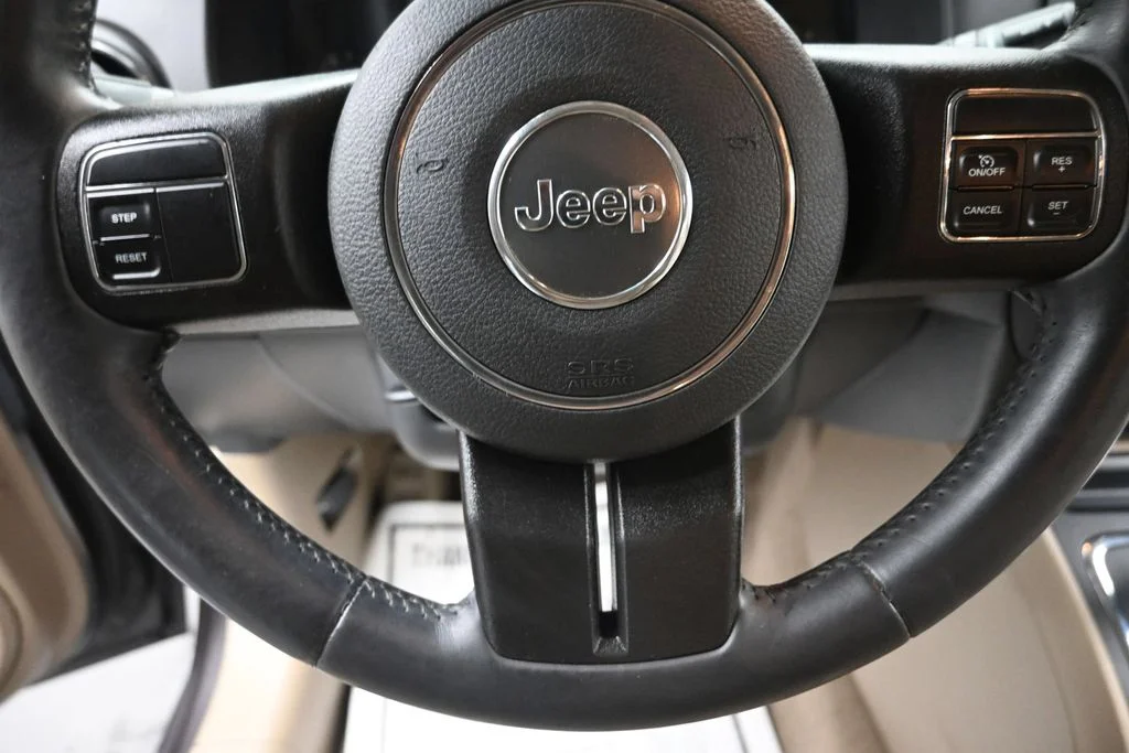 Used 2016 Gray Jeep Latitude image 16