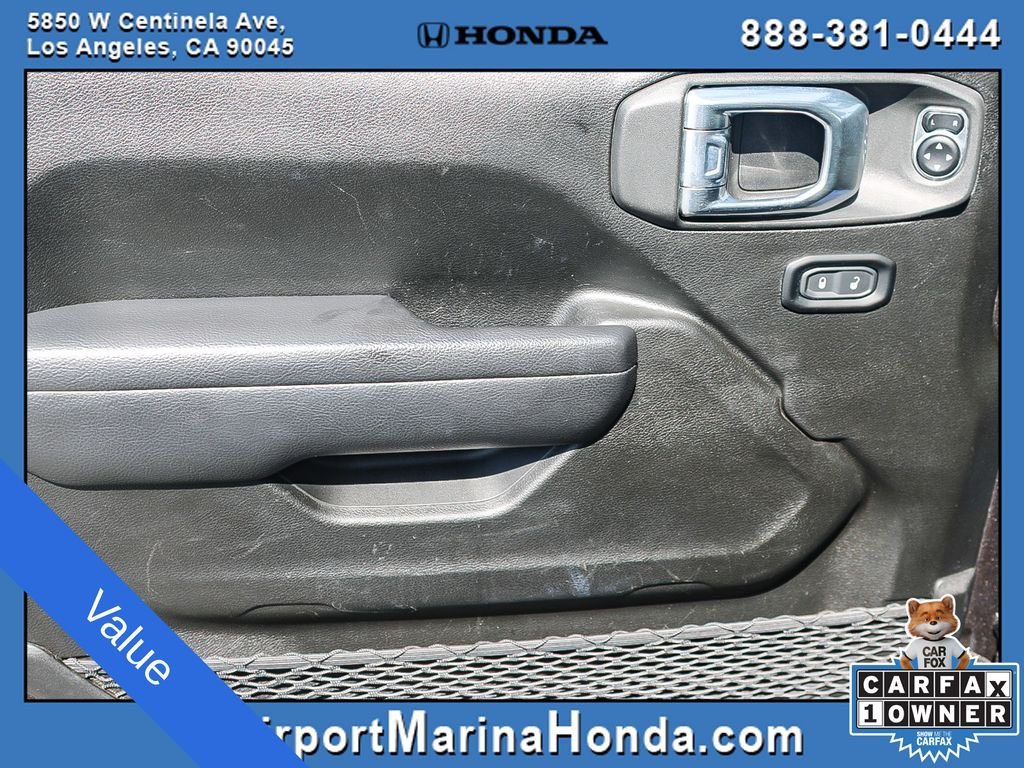 Used 2025 Crystal Metallic Jeep Rubicon image 23