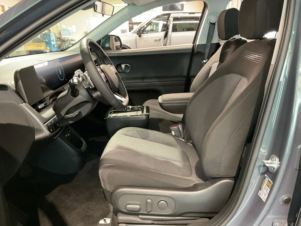 New 2027 Green Hyundai SE image 14