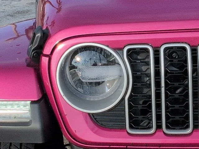 Certified Used 2024  Jeep Sahara image 9