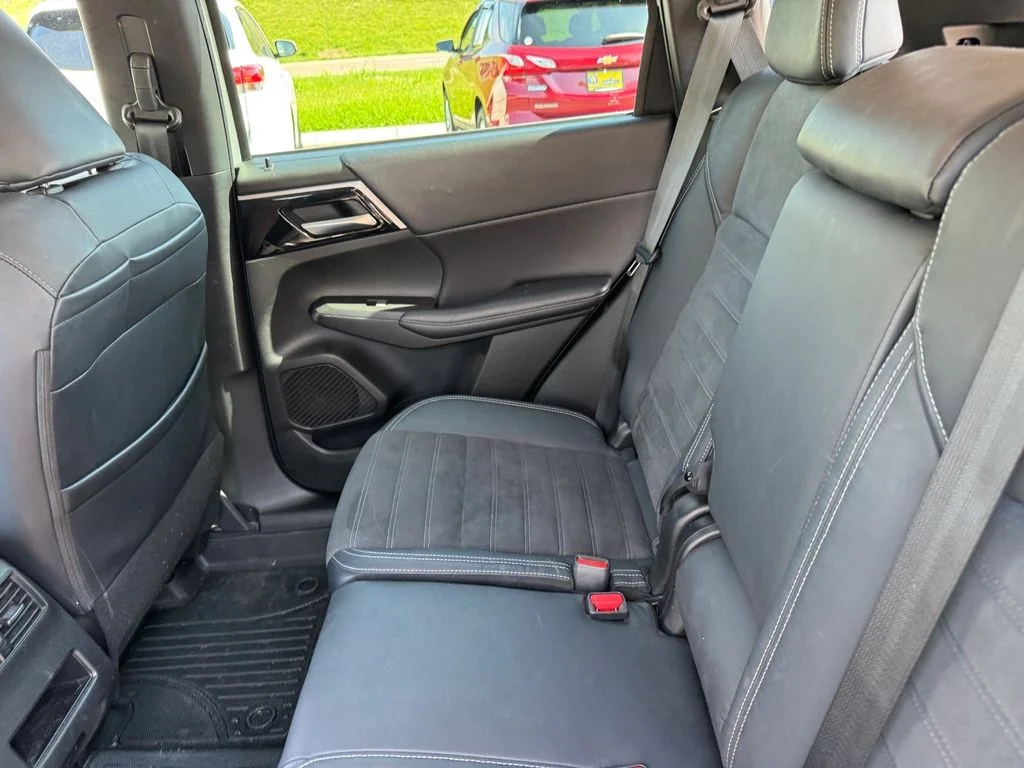 Used 2022 Silver Mitsubishi  image 11