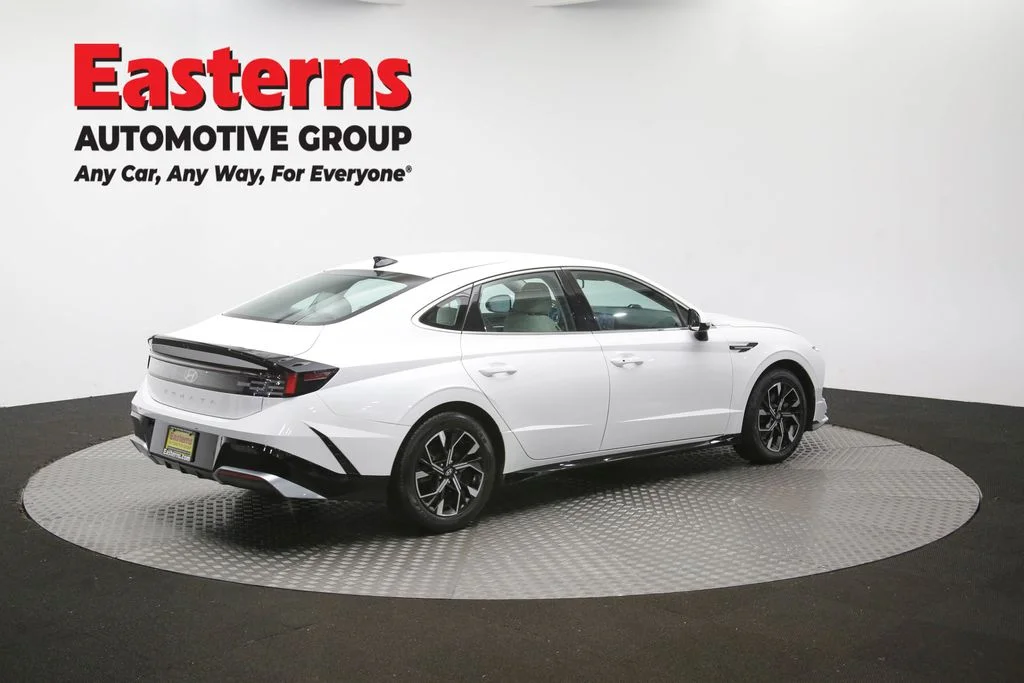 Used 2024 White Hyundai SEL image 41