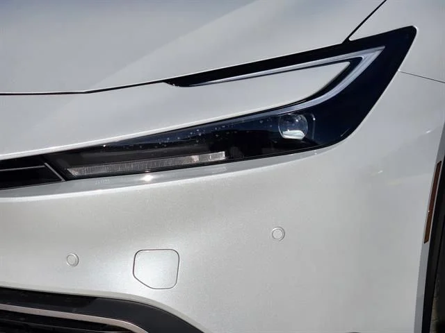 New 2026 Wind Chill Pearl <sup>1</sup> Toyota  SE image 5