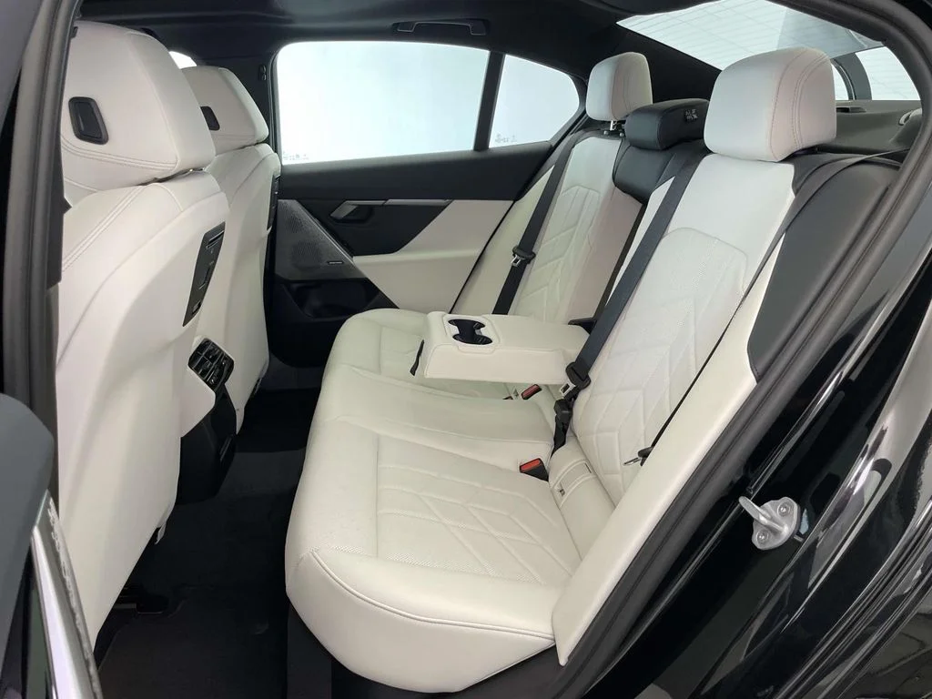 New 2027 Black BMW 530i xDrive image 16