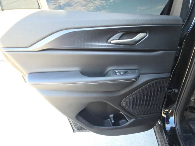 Used 2025 Black Jeep Altitude X image 20