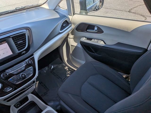 Used 2023 Black Chrysler LX image 16