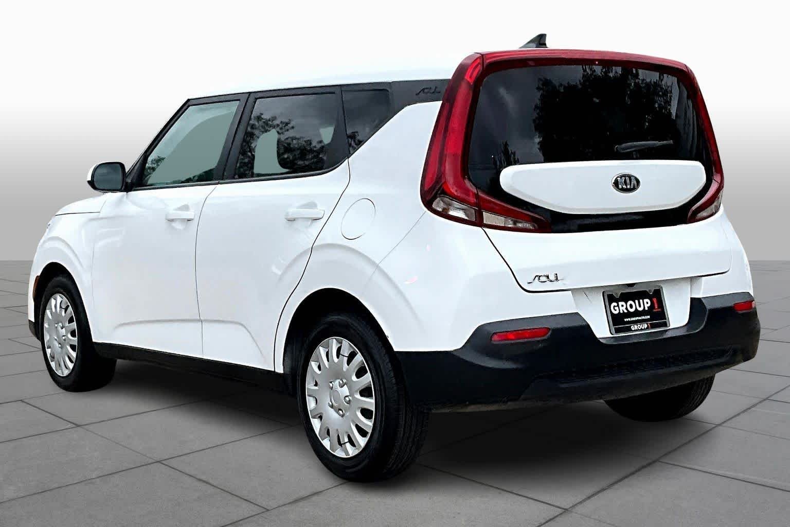 Used 2021 Snow White Pearl Kia LX image 11