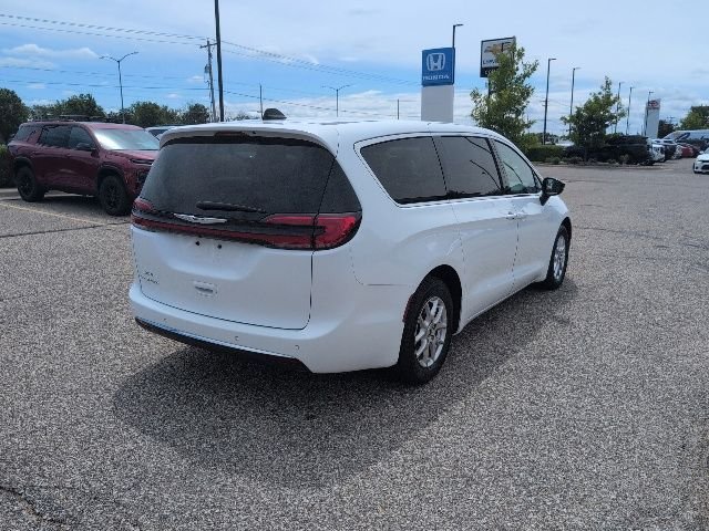 Used 2024 White Chrysler Touring L image 18