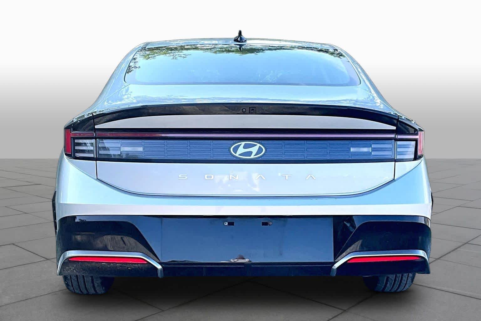 Used 2025 Aero Silver Hyundai SEL image 5