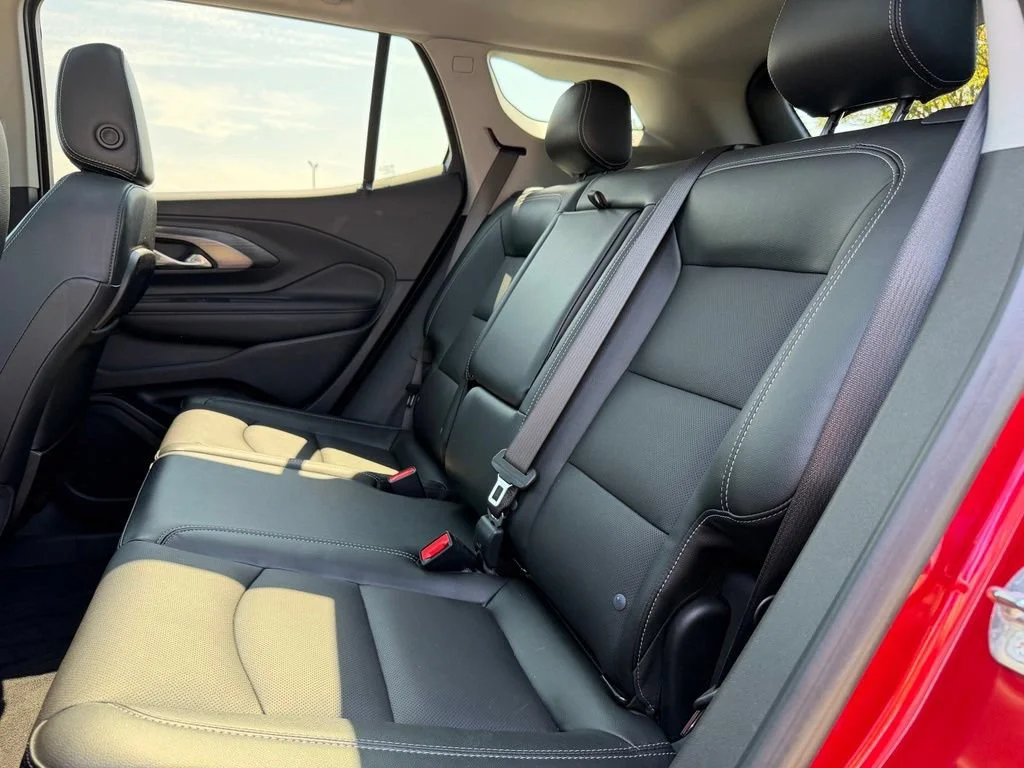 Used 2023 VOLCANIC RED TINTCOAT GMC SLT image 26