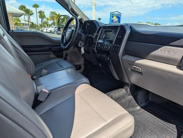 Used 2018  Ford XL image 22