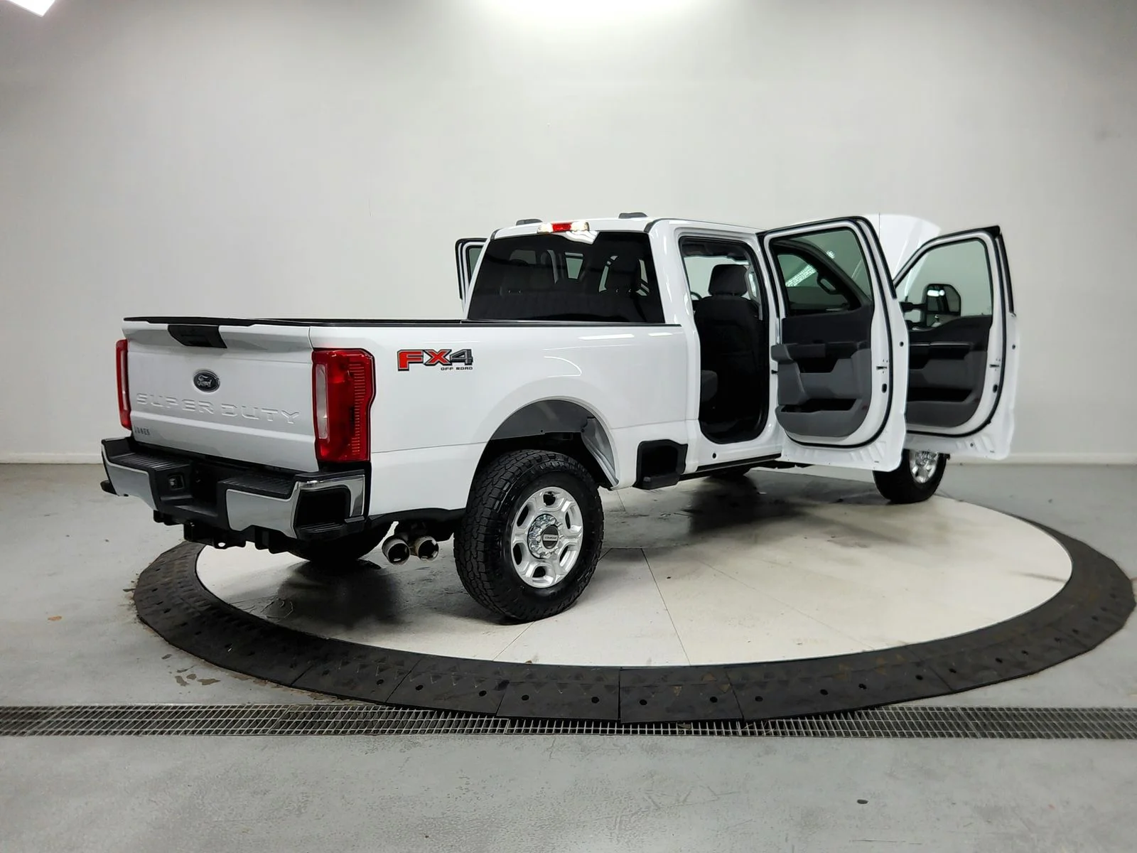 Used 2025 White Ford XLT image 16