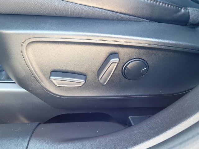 Used 2023 Gray Ford ST-Line image 11