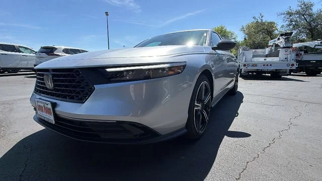 New 2026 Solar Silver Metallic Honda SE image 9