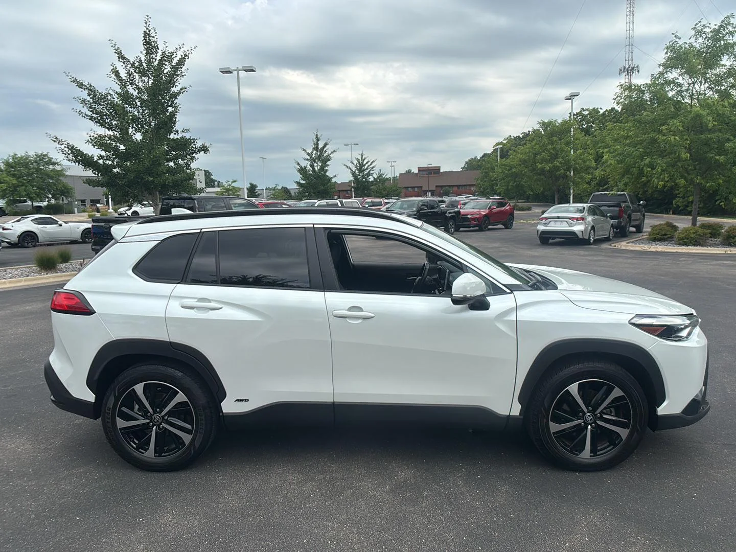 Used 2023 Wind Chill Pearl Toyota XSE image 9