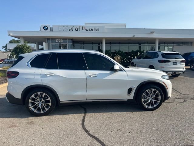 Used 2024 White Metallic BMW xDrive40i image 4